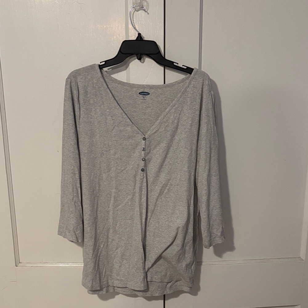 Old Navy Light Gray Long Sleeve V-Neck Top